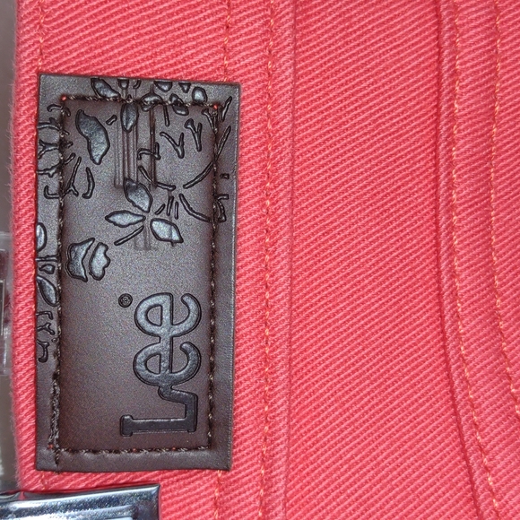 Lee Women's Classic Fit At The Waist Coral Tango High Rise Straight Leg Jeans - Picture 6 of 8